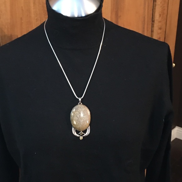 Silver & fossil pendant enhanced w/ cut stones - Picture 2 of 8